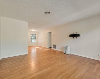 2217 Glenwood - Photo Thumbnail 5