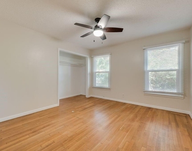 2217 Glenwood - Photo Thumbnail 15
