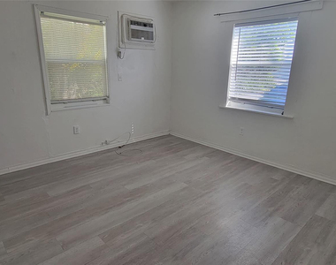 2417 Hayes Street - Photo Thumbnail 3