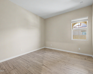 1899 N 140th Drive - Photo Thumbnail 17