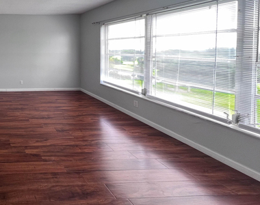 3050 N Palm Aire Drive - Photo Thumbnail 12