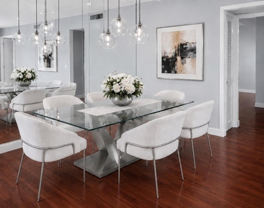 3050 N Palm Aire Drive - Photo Thumbnail 2