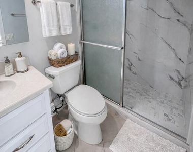 3050 N Palm Aire Drive - Photo Thumbnail 13