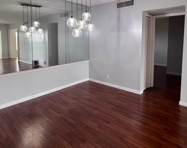 3050 N Palm Aire Drive - Photo Thumbnail 3