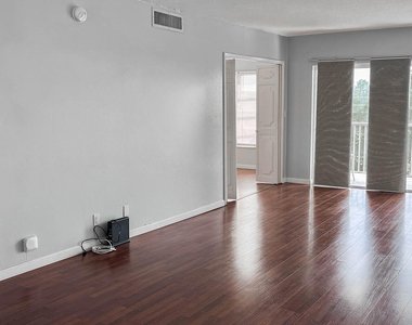 3050 N Palm Aire Drive - Photo Thumbnail 5