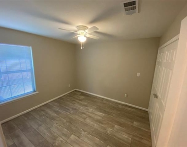 2211 W Illinois Avenue - Photo Thumbnail 3