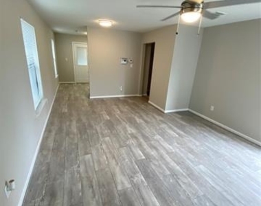 2211 W Illinois Avenue - Photo Thumbnail 5