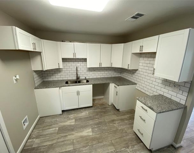2211 W Illinois Avenue - Photo Thumbnail 1