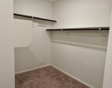 3936 Bellingham Lane - Photo Thumbnail 13