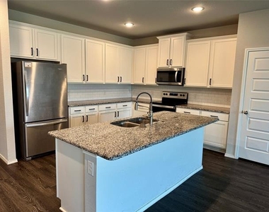 3936 Bellingham Lane - Photo Thumbnail 5