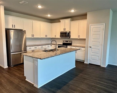 3936 Bellingham Lane - Photo Thumbnail 6