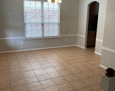 3904 Ironstone Lane - Photo Thumbnail 7