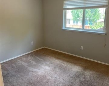 3904 Ironstone Lane - Photo Thumbnail 13