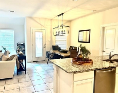 11117 Blaze Street - Photo Thumbnail 9