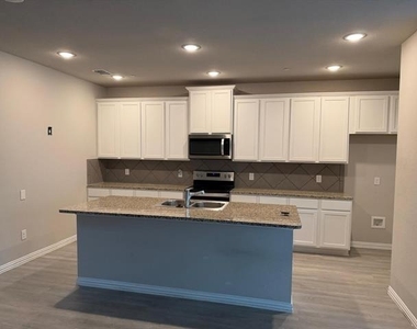 2940 Bluets Drive - Photo Thumbnail 2