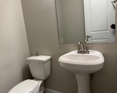2940 Bluets Drive - Photo Thumbnail 6