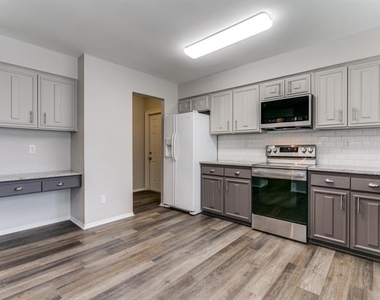1607 Glenhill Lane - Photo Thumbnail 4