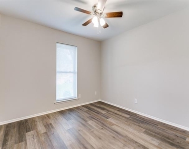 1607 Glenhill Lane - Photo Thumbnail 8