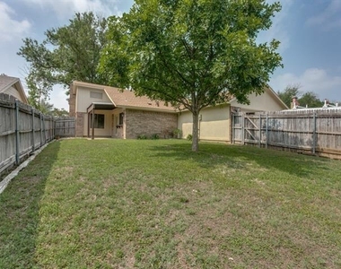 1607 Glenhill Lane - Photo Thumbnail 11