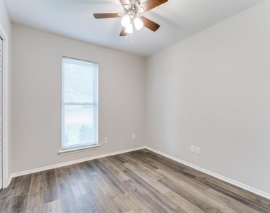 1607 Glenhill Lane - Photo Thumbnail 5