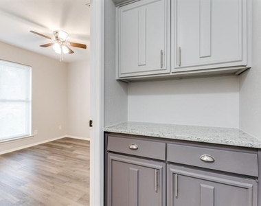 1607 Glenhill Lane - Photo Thumbnail 7