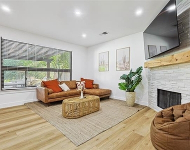 1088 Pondview Drive - Photo Thumbnail 13