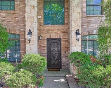 1088 Pondview Drive - Photo Thumbnail 8