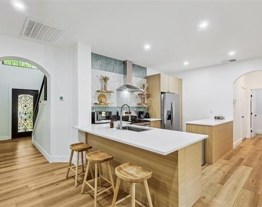 1088 Pondview Drive - Photo Thumbnail 14