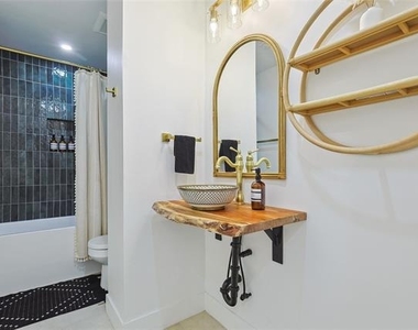 1088 Pondview Drive - Photo Thumbnail 23