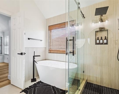 1088 Pondview Drive - Photo Thumbnail 17