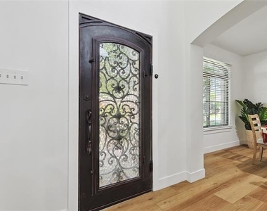 1088 Pondview Drive - Photo Thumbnail 9