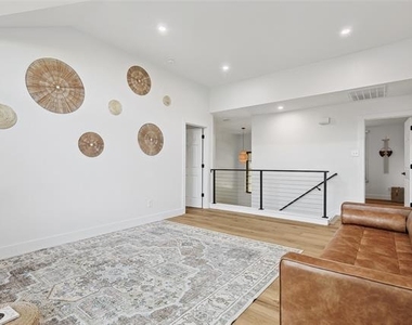 1088 Pondview Drive - Photo Thumbnail 18