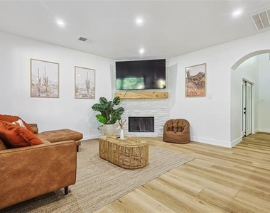 1088 Pondview Drive - Photo Thumbnail 12