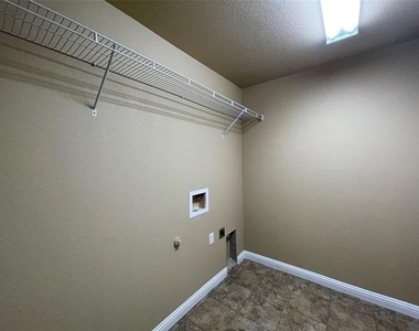 3133 Weave Court - Photo Thumbnail 9