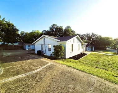 604 E 4th Street - Photo Thumbnail 1