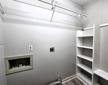 604 E 4th Street - Photo Thumbnail 17