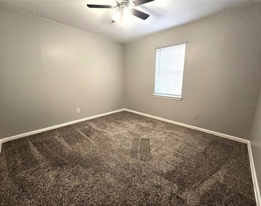 604 E 4th Street - Photo Thumbnail 16