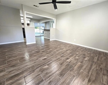604 E 4th Street - Photo Thumbnail 4