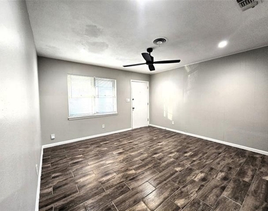 604 E 4th Street - Photo Thumbnail 3