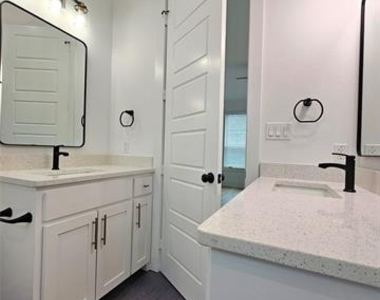 206 S Village Way - Photo Thumbnail 17