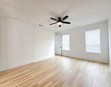 206 S Village Way - Photo Thumbnail 12