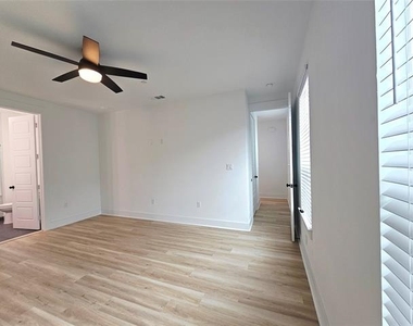 206 S Village Way - Photo Thumbnail 20