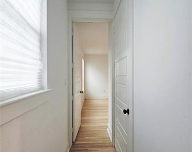 206 S Village Way - Photo Thumbnail 10