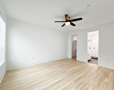 206 S Village Way - Photo Thumbnail 11