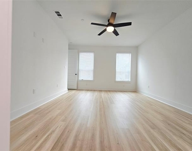 206 S Village Way - Photo Thumbnail 19
