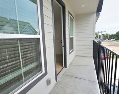 206 S Village Way - Photo Thumbnail 24