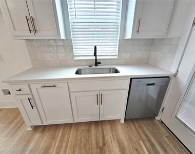 206 S Village Way - Photo Thumbnail 30