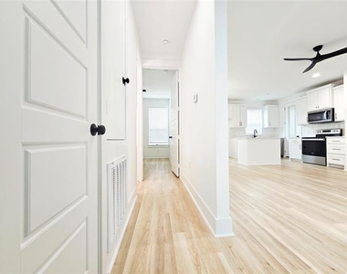 206 S Village Way - Photo Thumbnail 5