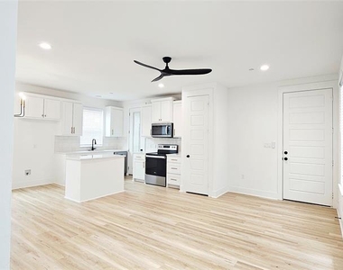 206 S Village Way - Photo Thumbnail 1