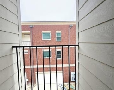206 S Village Way - Photo Thumbnail 28